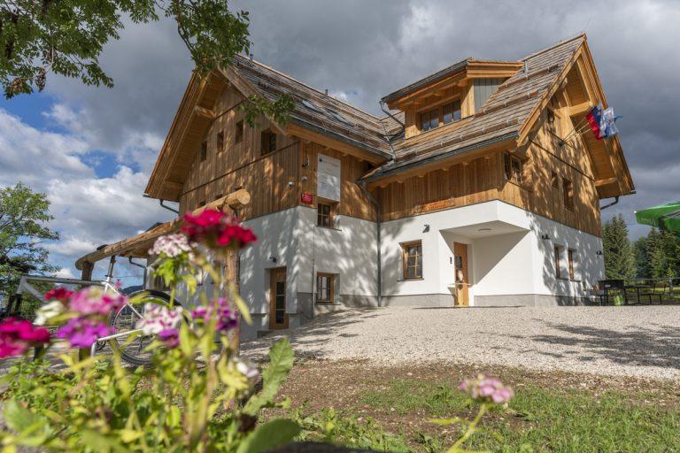 mountain-hut-uskovnica-bohinj